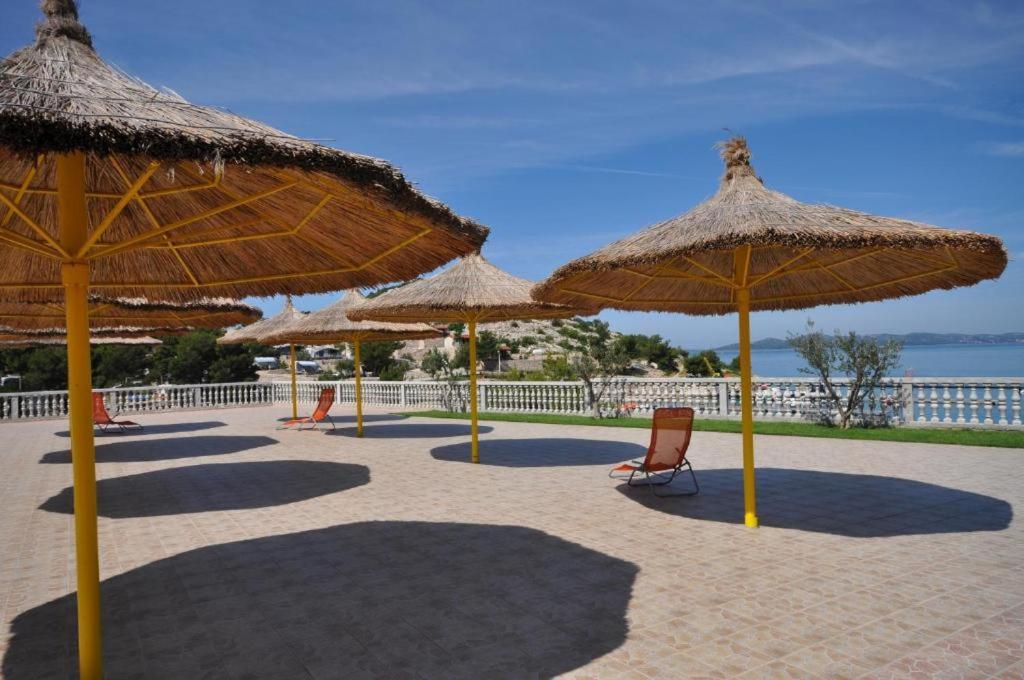 Fjaka Luxury Mobile Home - Oaza Mira Camping Croatia Drage Bagian luar foto